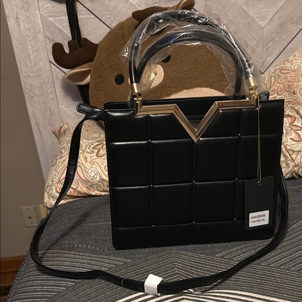 Elegant Black Crocodile Texture Shoulder Bag